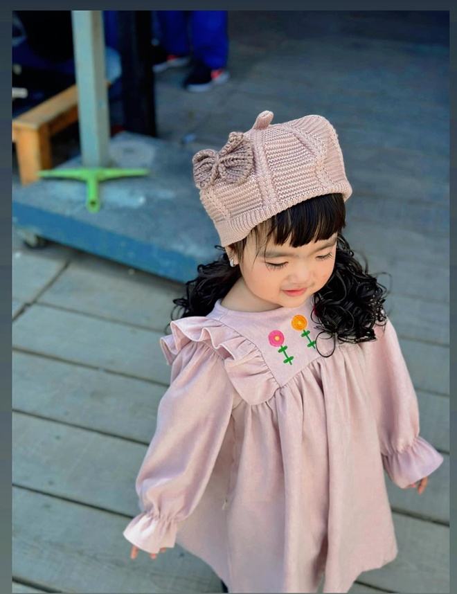 Sao Việt 24h: Con gái Mạc Văn Khoa đội tóc giả xinh yêu hệt búp bê, tóc thật khiến dân mạng ngạc nhiên - 4