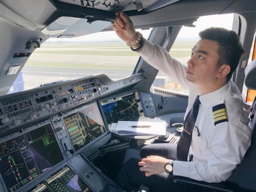 Lương phi công tại Việt Nam: Vietnam Airlines trả 2 tỷ đồng/năm, thu nhập “khủng” nhưng áp lực công việc khổng lồ không kém