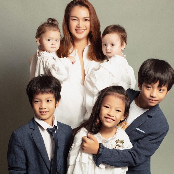 Livestream: Á hậu đơn thân Diễm Châu hé lộ tự nuôi bò ở quê lấy sữa cho 5 con uống - 3