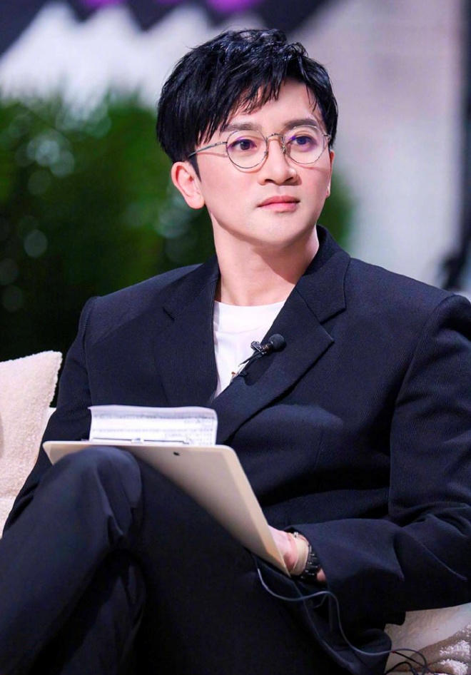 Tô Hữu Bằng cũng cá kiếm được không ít khi phát triển tại Đại lục.