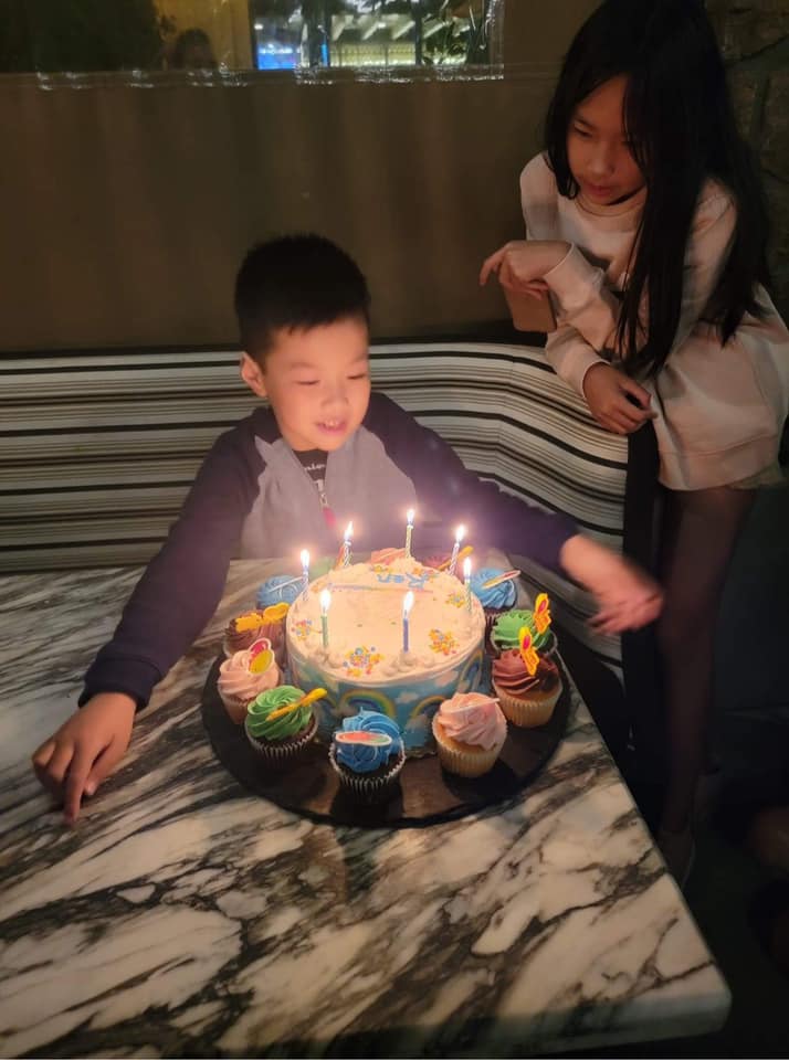 Mẫu nữ Bắc Ninh làm con dâu tỷ phú Hoàng Kiều, ở nhà 750 tỷ nhưng tổ chức sinh nhật con chỉ có chiếc bánh kem nhỏ - 4