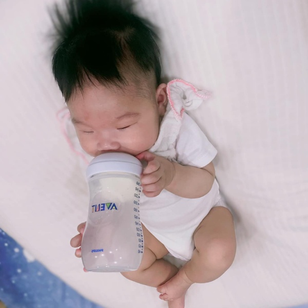 Mẹ bỉm chia sẻ tất tần tật bí quyết tập ti bình cho trẻ theo phương pháp EASY thành công, mẹ yên tâm đi làm - 6