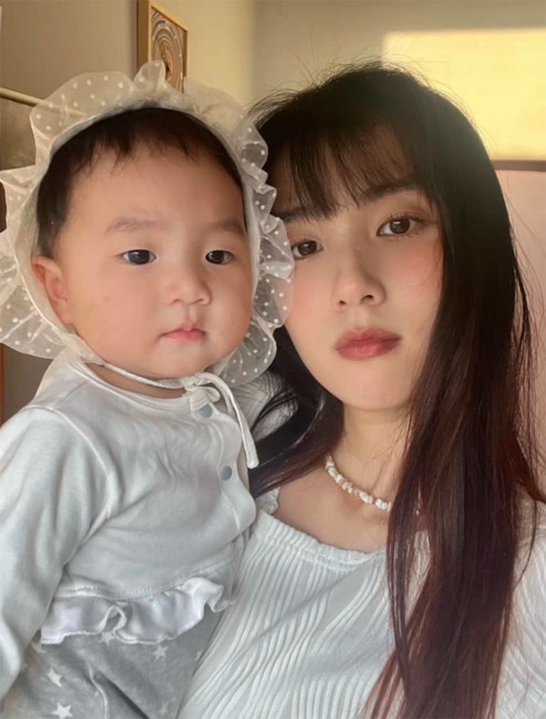 Để có thiên thần nhỏ đáng yêu như hiện nay, cô đã trải qua những ngày tháng khá vất vả.
