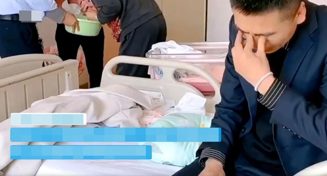 Cả gia đình vây quanh em bé mới sinh, riêng người chồng có hành động khiến vợ ngỡ ngàng - 3