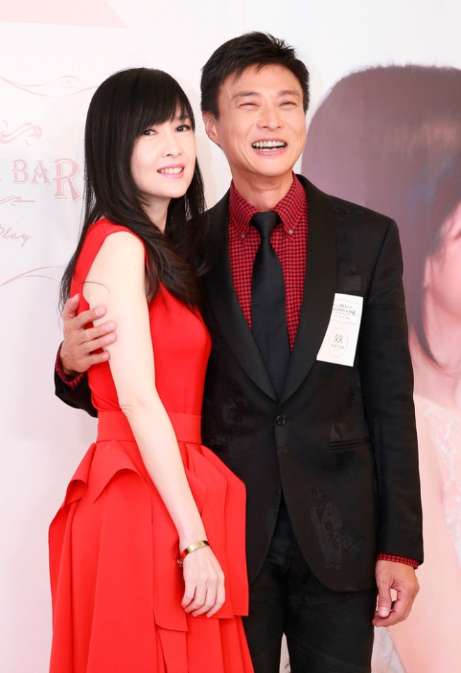 Châu Huệ Mẫn và Nghê Chấn dù không có con chung nhưng vẫn vui vẻ bên nhau.