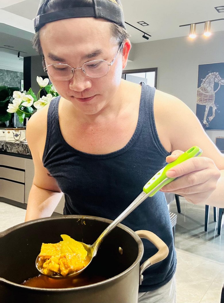 Nam MC U50 giàu có, độc thân của showbiz Việt làm món ăn giản dị khiến dân mạng thấy nhớ quê - 8