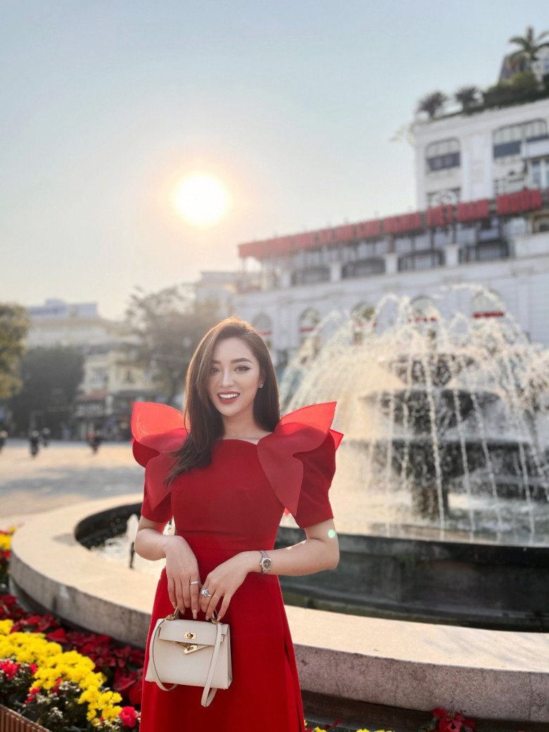 Nữ tiếp viên hàng không nghỉ việc dừng hành trình bay, ngày sinh con được lên sóng VTV vì xinh nhất bệnh viện - 7