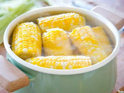 Sức khỏe - Buổi sáng ăn ngô hay ăn cơm thì tốt hơn? Thay vì ngô luộc, làm món này với ngô vừa ngon lại bổ dưỡng gấp bội