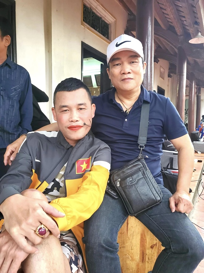 Với nét diễn duyên dáng, Hiệp Gà được nhiều người biết đến khi diễn trong Gặp nhau cuối tuần và Gala Cười của Đài Truyền hình Việt Nam.