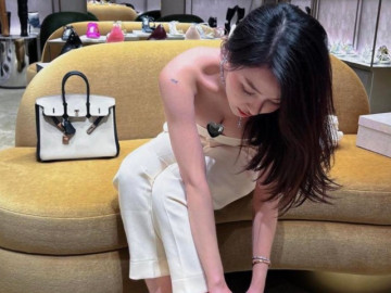 Những chiếc áo cúp bất ổn của Trâm Anh