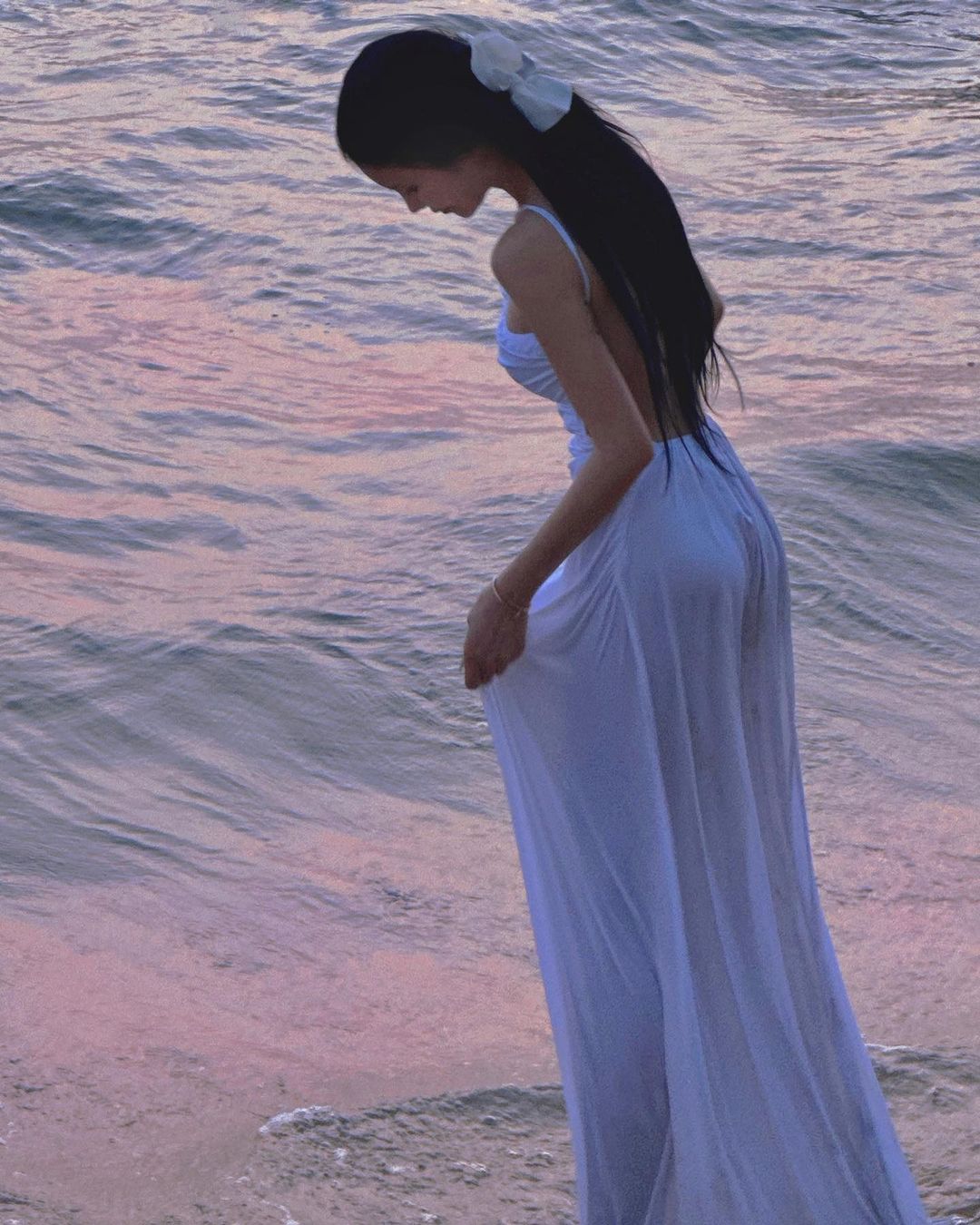 Người mẫu xứ sở kim chi diện váy ướt nước chụp hình ở Phú Quốc - 4