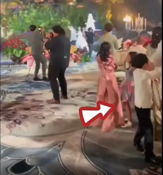 Tăng Thanh Hà và Louis Nguyễn nhảy nhiệt tình tạo sức nóng cho tiệc cưới.