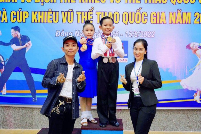 Con trai Khánh Thi - Phan Hiển làm nên lịch sử dancesport, mang Quốc ca phát vang trên đấu trường quốc tế - 7