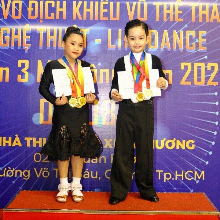 Con trai Khánh Thi - Phan Hiển làm nên lịch sử dancesport, mang Quốc ca phát vang trên đấu trường quốc tế - 6