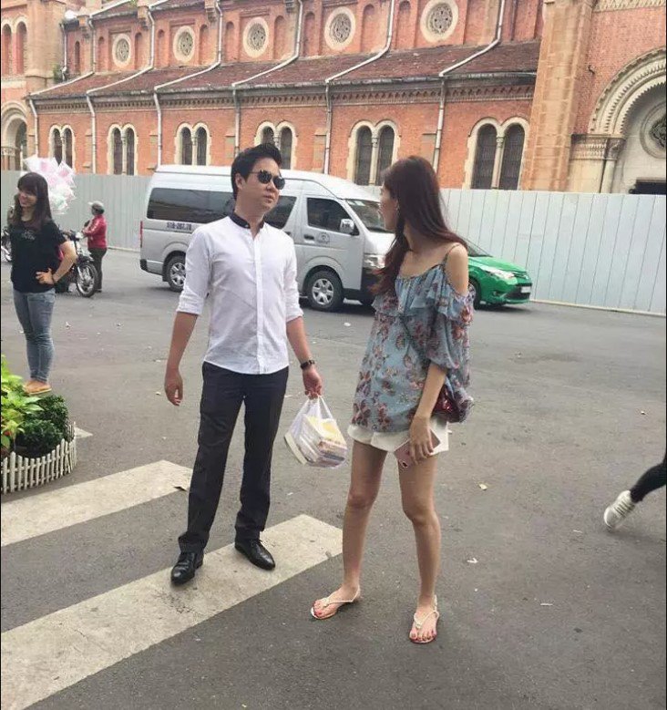 Độc lạ Hoa hậu: Biểu tượng nhan sắc Việt xuống phố ăn mặc như con buôn, người hâm mộ quên luôn khi xiêm y lộng lẫy - 3