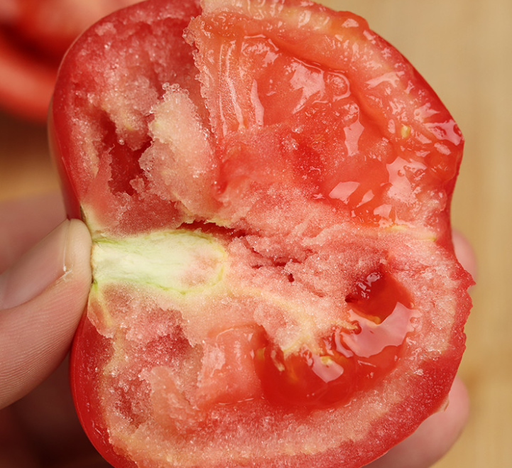Mua cà chua đừng chỉ chọn quả đỏ, nhớ điều này, quả nào cũng nhiều cát, ngọt và mọng nước - 1