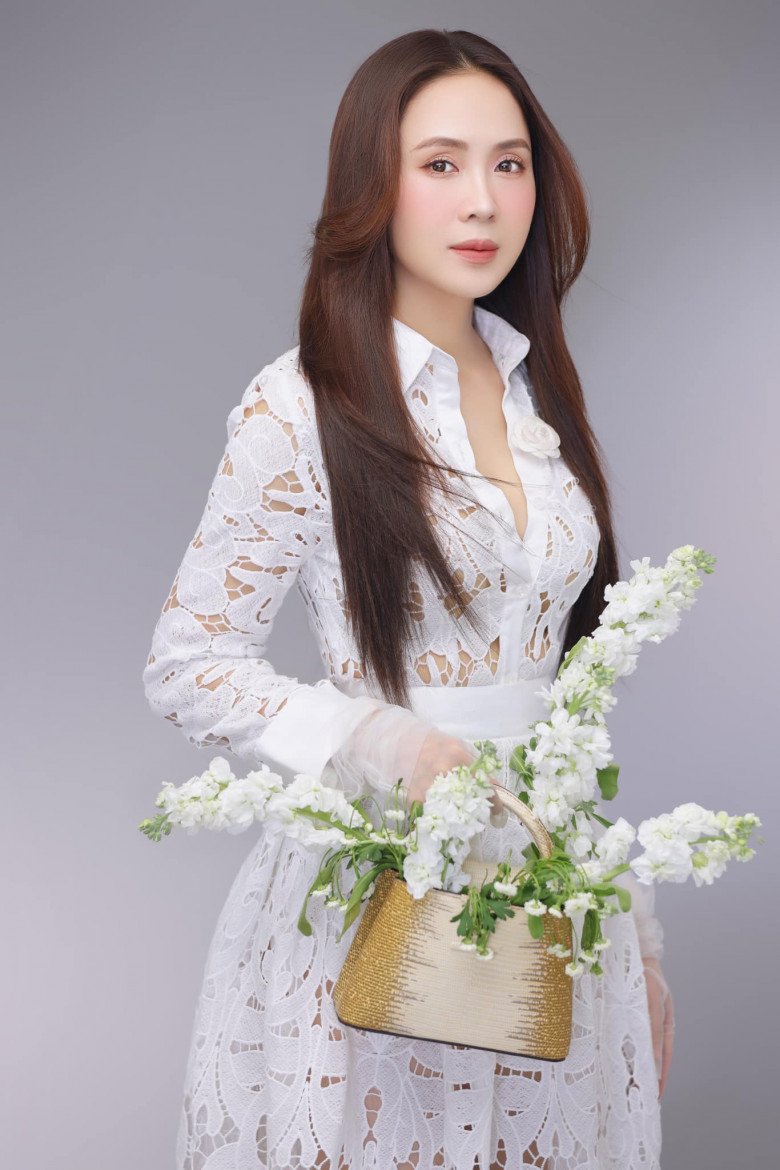 Đẳng cấp đệ nhất mỹ nhân VTV, trẻ như Song Hye Kyo, mặc đồ amp;#34;rách lỗamp;#34; còn được khen - 1