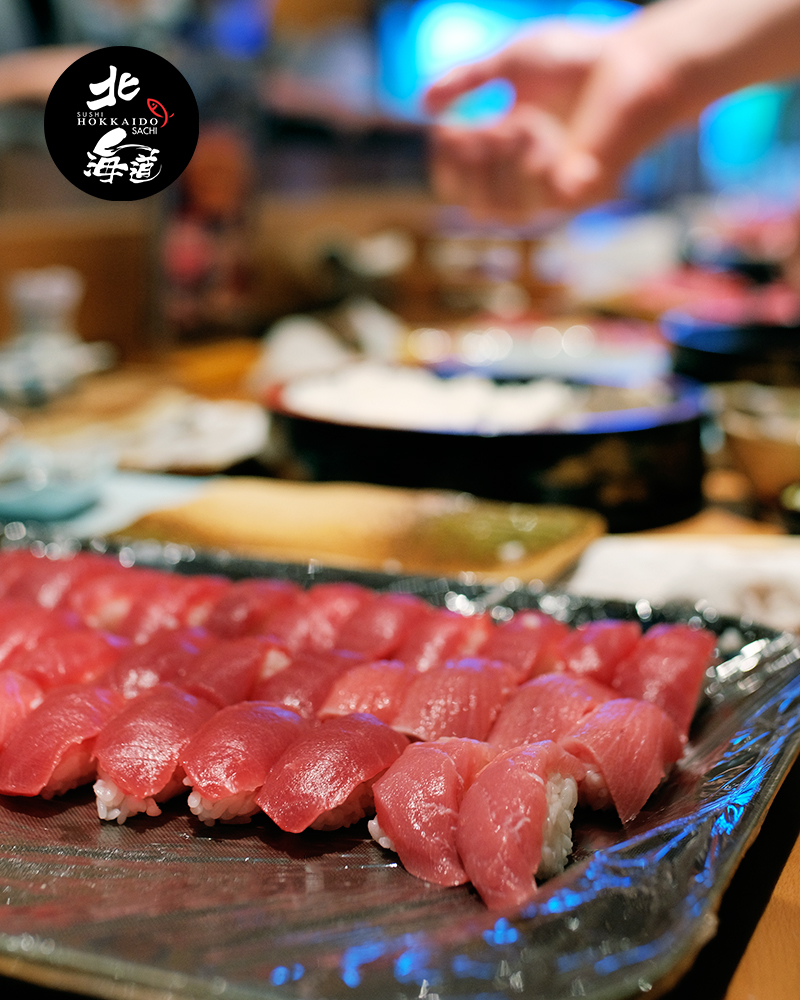 Hoa hậu Lương Thuỳ Linh và Đỗ Hà chấp nhận thử thách làm Sushi cá ngừ với bếp trưởng người Nhật - 5