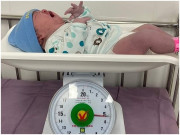 Bà bầu - Quá ngày dự sinh, bé gái Quảng Ninh chào đời nặng 5.3kg, tương đương trẻ 2 tháng tuổi