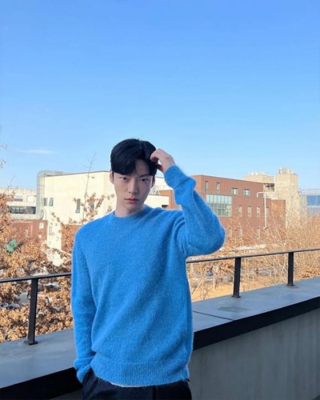 Ahn Jae Hyun tái xuất sau 4 năm ly hôn.