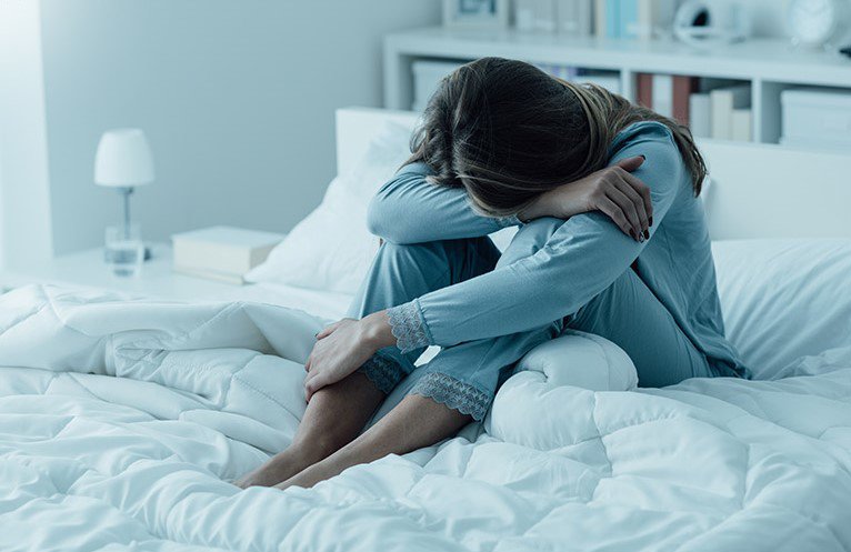 Hương Khuê từng đau khổ, tự tử sau khi chia tay bạn trai. Ảnh minh họa.