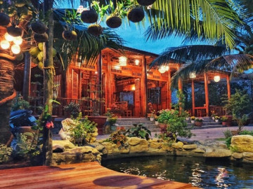 Biệt phủ khủng của các đại gia Việt: Chi 2 tỷ đồng/tháng thuê người làm, có căn làm từ 4.000 cây dừa