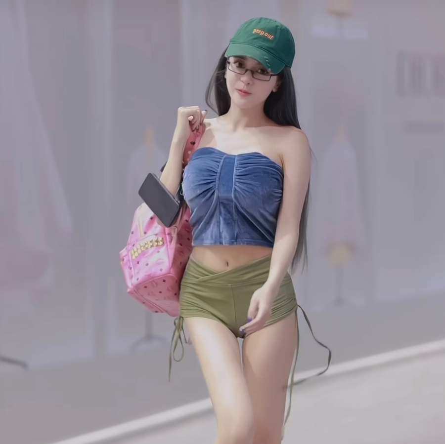 Áo ngắn với quần cộc: Kiểu mix trang phục của các cô gái này không hợp ra đường - Sửa - 2