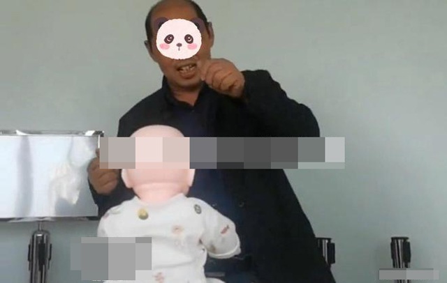 Con dâu sắp sinh, bố chồng liền đăng ký khóa học bảo mẫu vì sợ không được bế cháu - 2