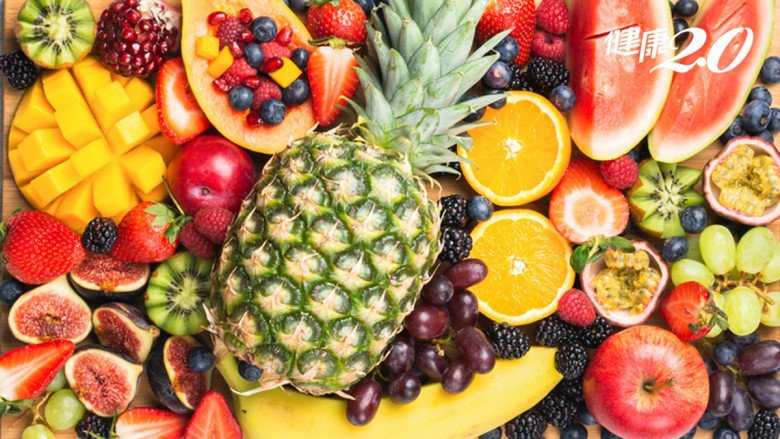 Tiêu thụ quá nhiều đường fructose trong trái cây có thể gây tích tụ chất béo trong gan. (Ảnh minh họa)