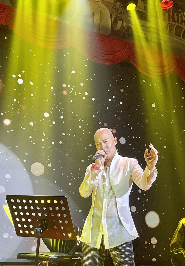 Anh còn gửi lời khiêu chiến đến ông hoàng nhạc Việt.