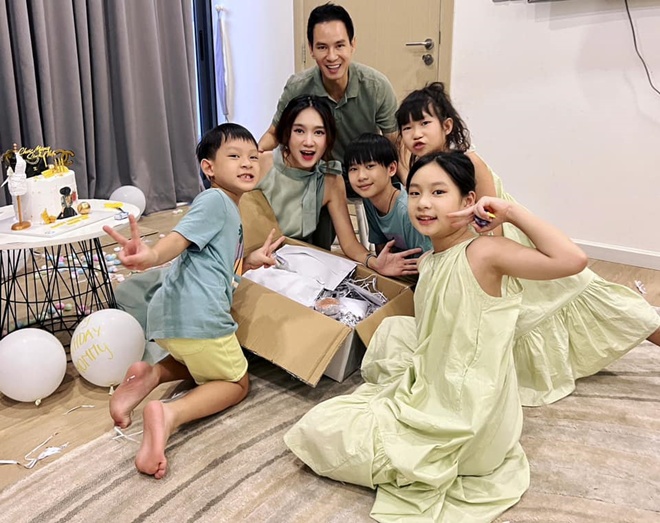 Sao Việt 24h: Lộ clip NSND Công Lý tập đi vô cùng khó khăn, nhìn thôi cũng xót xa - 12