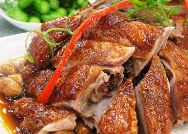 Vịt Cổ Lũng có thể chế biến thành nhiều món ngon, thịt chắc và thơm, có hương vị riêng nên rất hút du khách