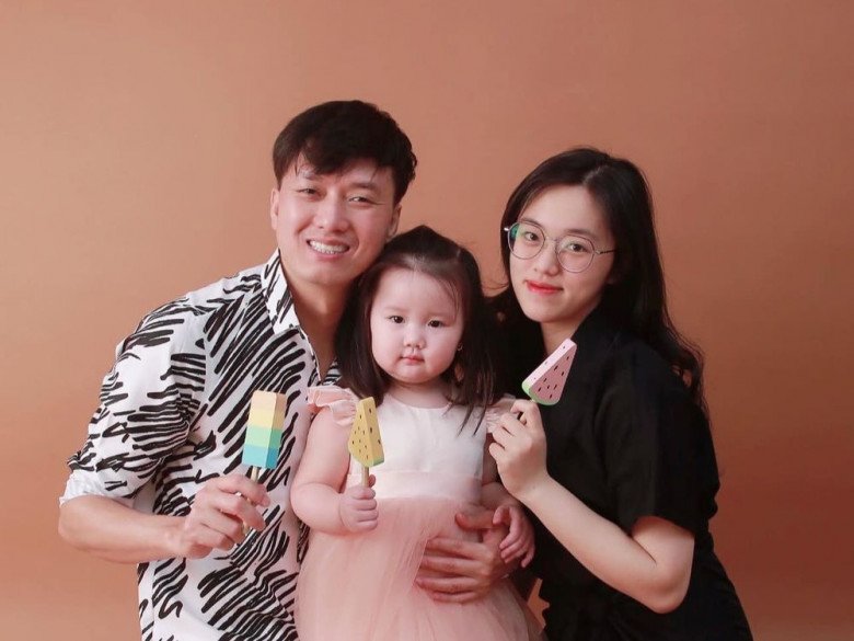 Tổ ấm hiện tại của Quách Ngọc Tuyên bên vợ kém 16 tuổi và con gái Bào Ngư.