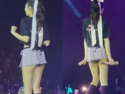 Thời trang - Nữ ca sĩ có 76 triệu fan mặc váy quá ngắn, gặp sự cố hớ hênh giữa nghìn người