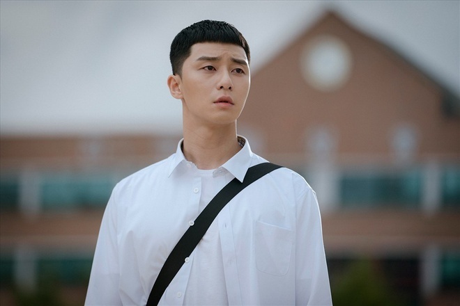 Park Seo Joon từng hôn rất nhiều mỹ nữ nổi tiếng màn ảnh Hàn nhưng nụ hôn đầu dành cho bạn thân.