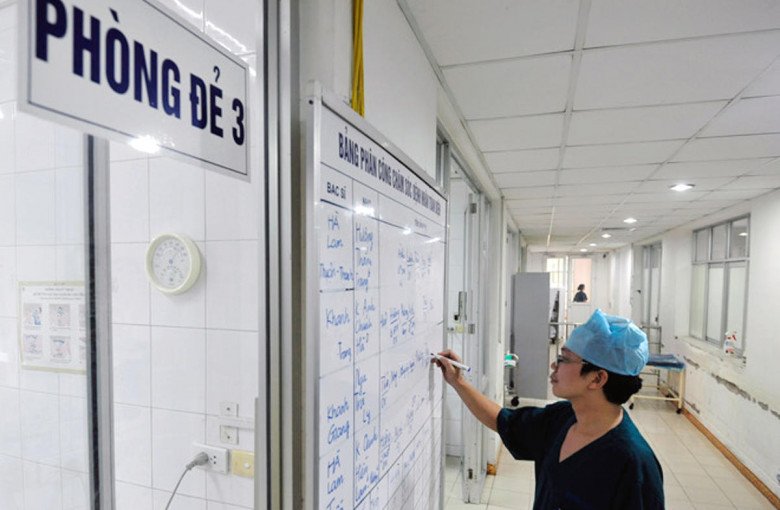 Khi nhập viện, mẹ bầu đăng ký gói sinh thường, đóng tạm ứng 6 triệu đồng. (Ảnh minh họa)
