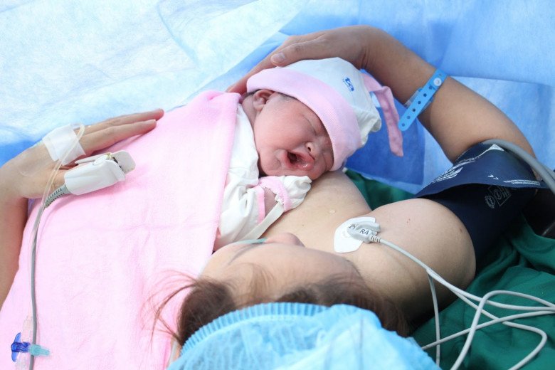 Nếu mẹ bầu có thai kỳ khoẻ mạnh, đủ điều kiện đẻ thường thì mạnh dạn đẻ thường đừng đăng ký đẻ mổ. (Ảnh minh họa)