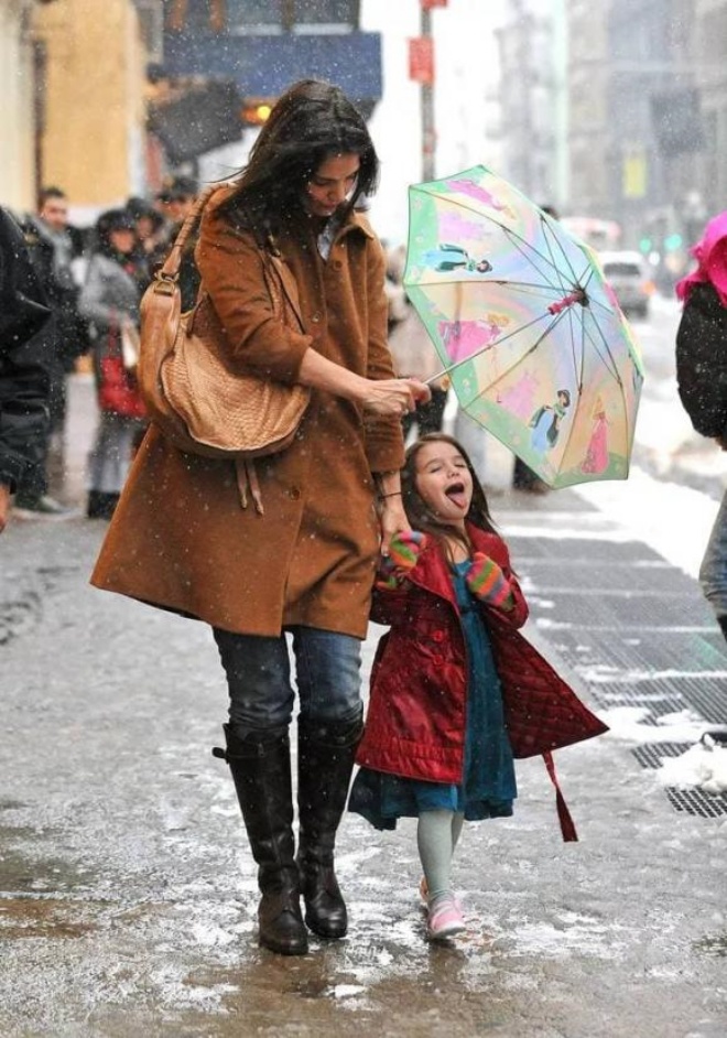 Katie Holmes thực sự đã đúng khi quyết định ôm Suri rời khỏi Tom Cruise.