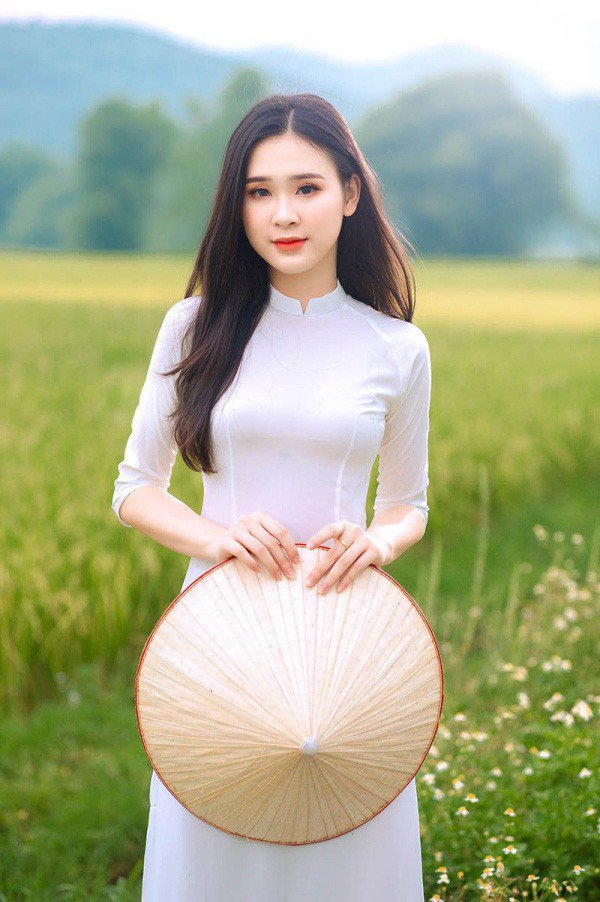 Xuất hiện cô MC là nữ sinh đẹp nhất Nghệ An, có làn da ngọc ngà, bên ngoài trong veo, bên trong nóng bỏng - 8