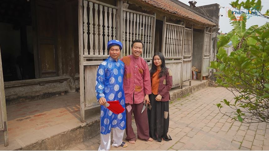 Hai diễn viên thể hiện cùng anh là Hiền Lê (Thị Nở) và Bá Toàn (Bá Kiến).