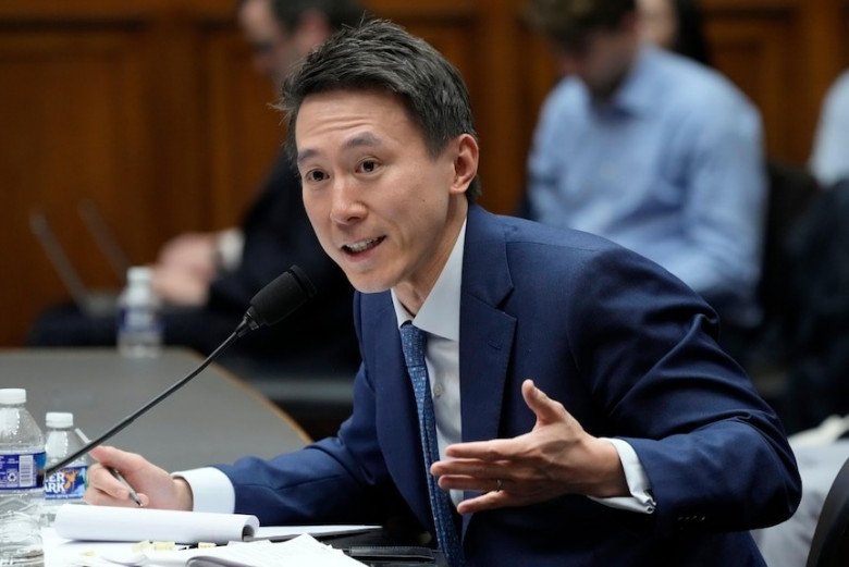 Ông Shou Zi Chew - CEO của TikTok gây sốt mạng xã hội vì phong thái đĩnh đạc, vẻ ngoài điển trai
