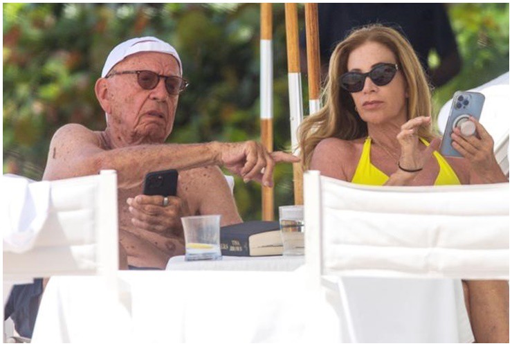  Ông sở hữu một chiếc máy bay cá nhân Gulfstream G65, du thuyền và nhiều bất động sản đắt đỏ.