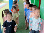 Làm mẹ - Cô giáo mầm non tổ chức chơi ghép cặp bạn nam - bạn nữ, một bé trai có hành động "rất đàn ông"
