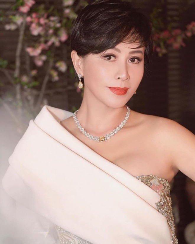 Tính cách của mỹ nhân họ Lưu mạnh mẽ nên hỗ trợ rất nhiều cho sự trầm lắng, hướng nội của ông xã.