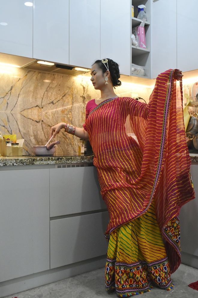 Sao Việt 24h: Võ Hạ Trâm cùng con gái lai làm mọi amp;#34;thủ đoạnamp;#34; để được chồng Ấn Độ cho 5 tỷ, dân mạng cười xỉu - 1