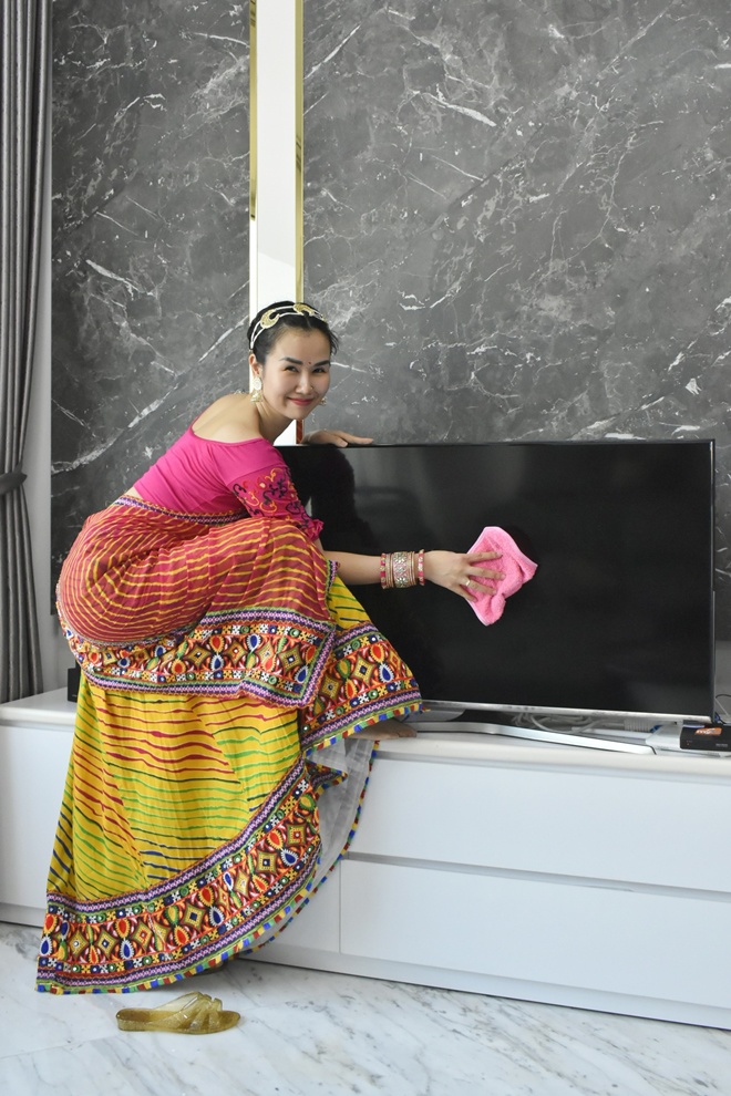 Sao Việt 24h: Võ Hạ Trâm cùng con gái lai làm mọi amp;#34;thủ đoạnamp;#34; để được chồng Ấn Độ cho 5 tỷ, dân mạng cười xỉu - 4