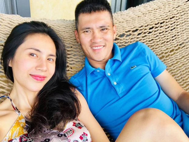 Chênh nhau 1 tuổi nhưng Thủy Tiên được nhận xét lão hoá chậm hơn chồng.