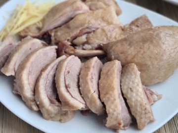 Luộc vịt cứ thả thứ này vào, thịt hết sạch mùi hôi tanh, miếng nào cũng mềm ngon gấp 10 lần