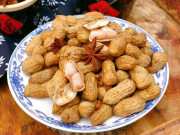 Bếp Eva - Chỉ là lạc thôi nhưng đem luộc kiểu này được món cho chồng "lai rai" đãi khách Tết Dương lịch