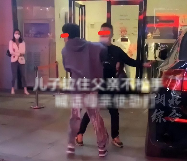 Vợ bắt quả tang chồng và nhân tình trong khách sạn, sự xuất hiện của người này khiến dân mạng tranh cãi - 2